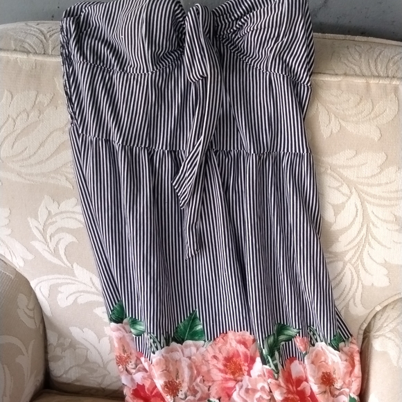 Black and white striped strapless dress with Peach flowers around the bottom - Picture 4 of 4